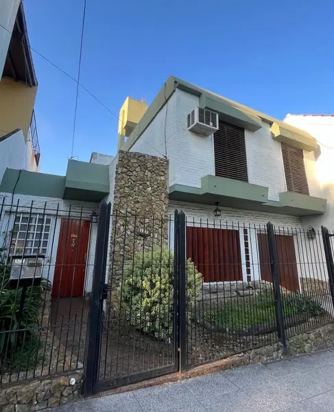 Casa en venta · Castelar, Morón, GBA Oeste, Provincia de Buenos Aires