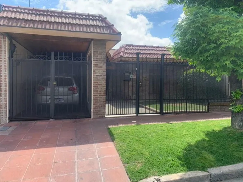 Casa en venta · Castelar, Morón, GBA Oeste, Provincia de Buenos Aires