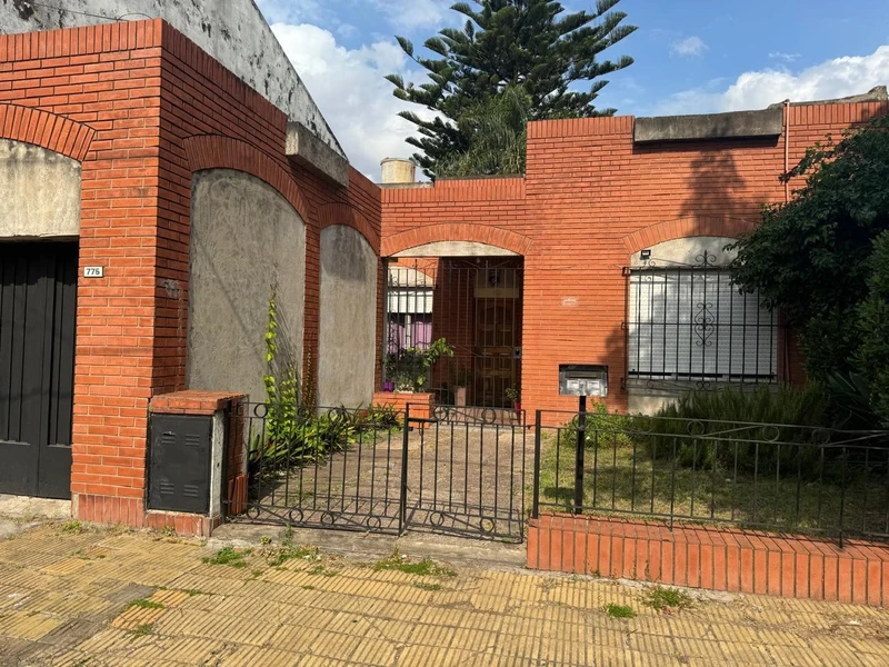 Casa en venta · Castelar, Morón, GBA Oeste, Provincia de Buenos Aires