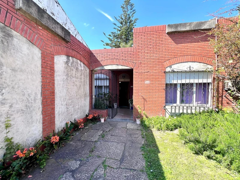 Casa en venta · Castelar, Morón, GBA Oeste, Provincia de Buenos Aires