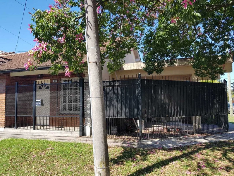 Casa en venta · Castelar, Morón, GBA Oeste, Provincia de Buenos Aires