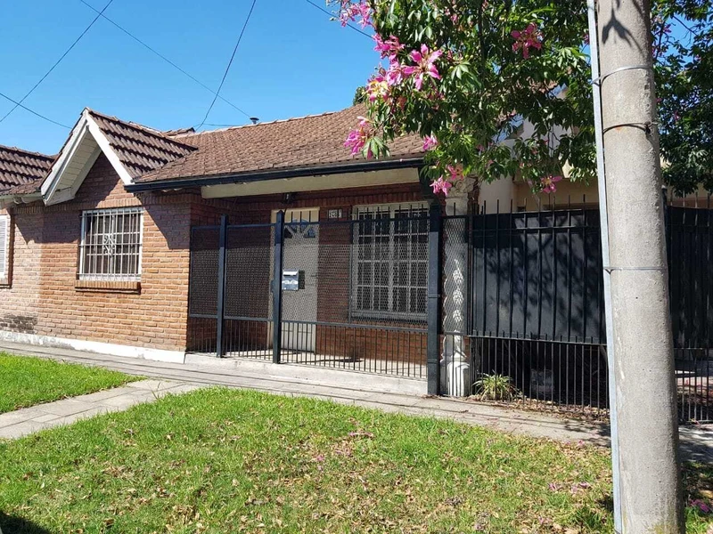 Casa en venta · Castelar, Morón, GBA Oeste, Provincia de Buenos Aires