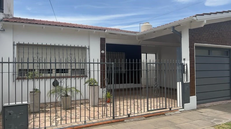 Casa en venta · Ituzaingó Norte, Ituzaingó, GBA Oeste, Provincia de Buenos Aires Casa en venta · Ituzaingó Norte, Ituzaingó, GBA Oeste, Provincia de Buenos Aires