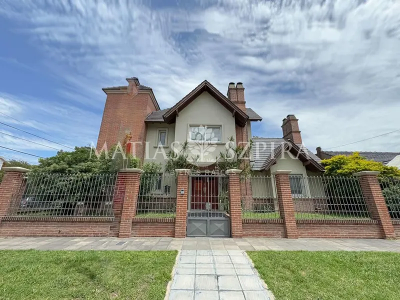 Casa en venta · Castelar, Morón, GBA Oeste, Provincia de Buenos Aires