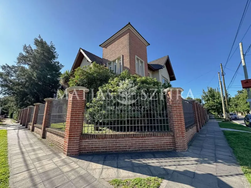 Casa en venta · Castelar, Morón, GBA Oeste, Provincia de Buenos Aires