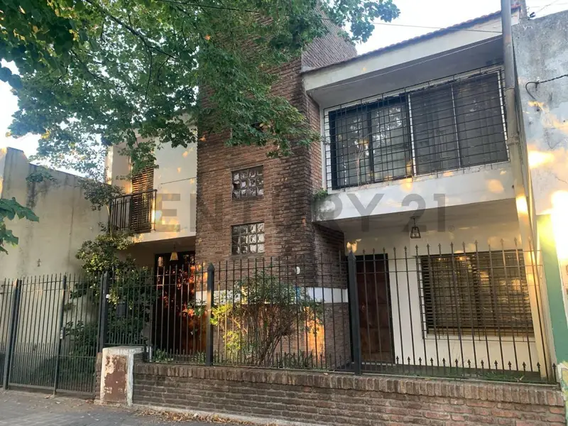 Casa en venta · Banfield, Lomas de Zamora, GBA Sur, Provincia de Buenos Aires