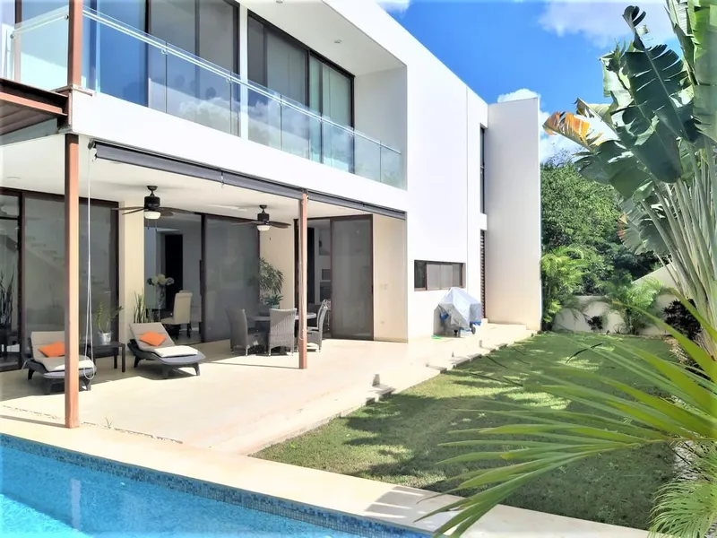 Casa en venta · Yucatán Country Club, Mérida, Yucatán Casa en venta · Yucatán Country Club, Mérida, Yucatán