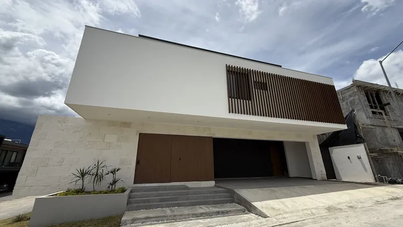Casa en venta · Bosques de las Misiones Sector Encino, Santiago, Nuevo León Casa en venta · Bosques de las Misiones Sector Encino, Santiago, Nuevo León