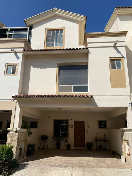 Casa en venta · Mirador de la Huasteca, Santa Catarina, Nuevo León