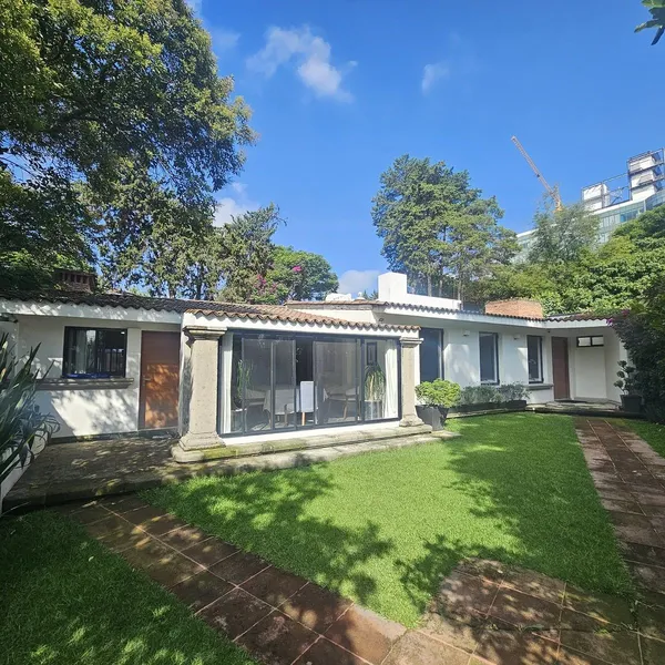 Casa en venta · Lomas Hipódromo, Naucalpan de Juárez, Estado de México Casa en venta · Lomas Hipódromo, Naucalpan de Juárez, Estado de México