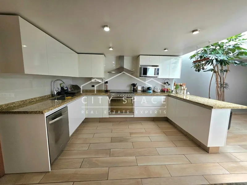 Casa en venta · Ciudad Satélite, Naucalpan de Juárez, Estado de México Casa en venta · Ciudad Satélite, Naucalpan de Juárez, Estado de México