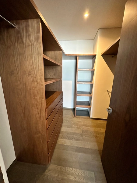 Walk in Closet.jpg