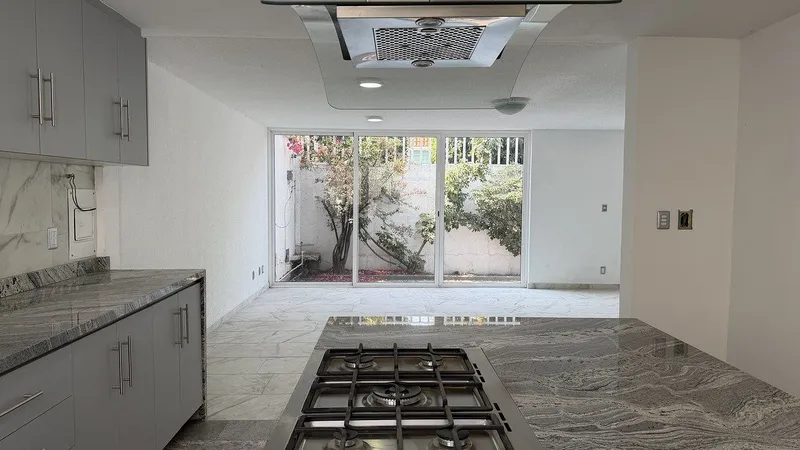 Casa en venta · Ciudad Satélite, Naucalpan de Juárez, Estado de México Casa en venta · Ciudad Satélite, Naucalpan de Juárez, Estado de México