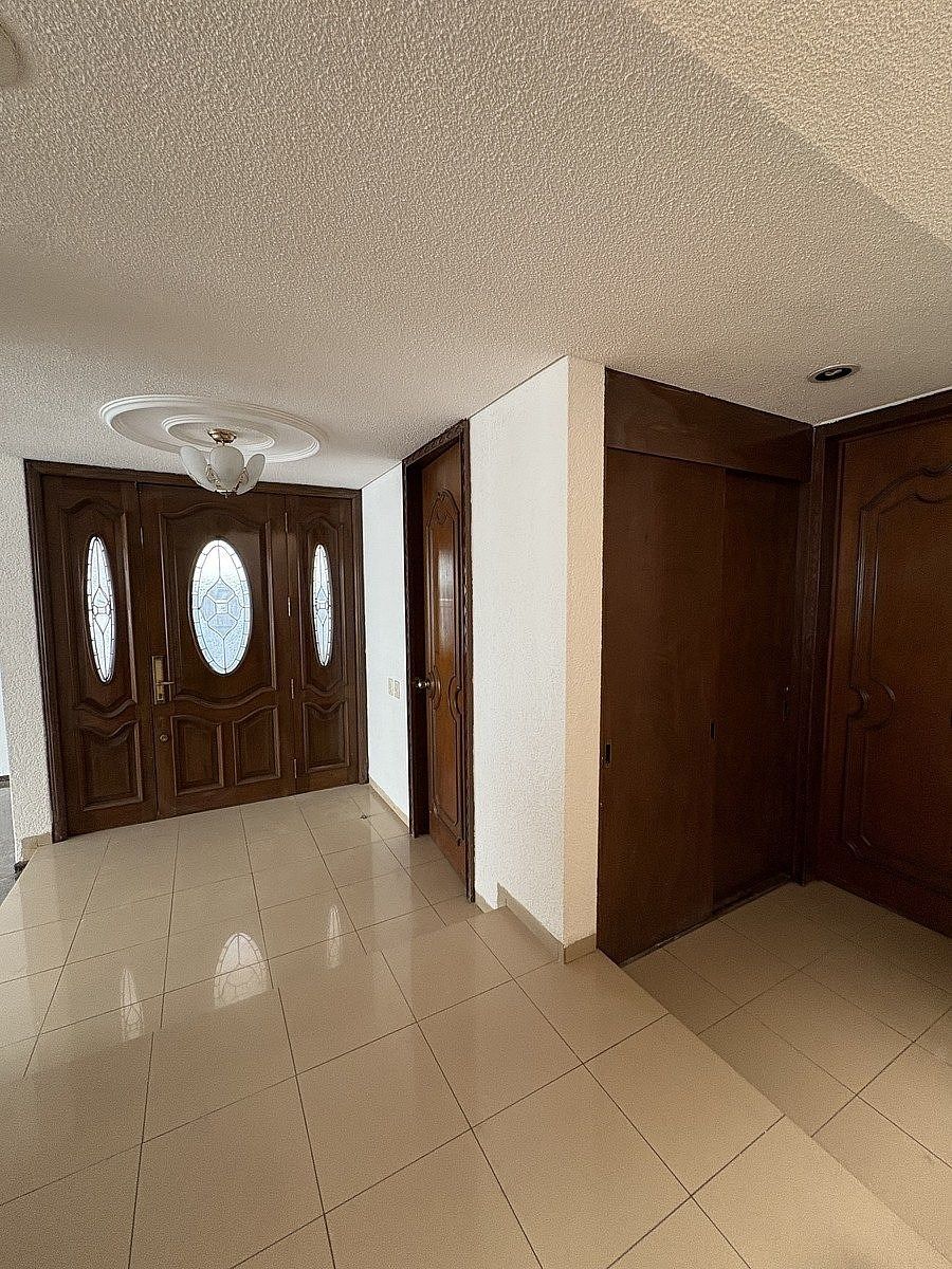 Casa en venta · Ciudad Satélite, Naucalpan de Juárez, Estado de México Casa en venta · Ciudad Satélite, Naucalpan de Juárez, Estado de México