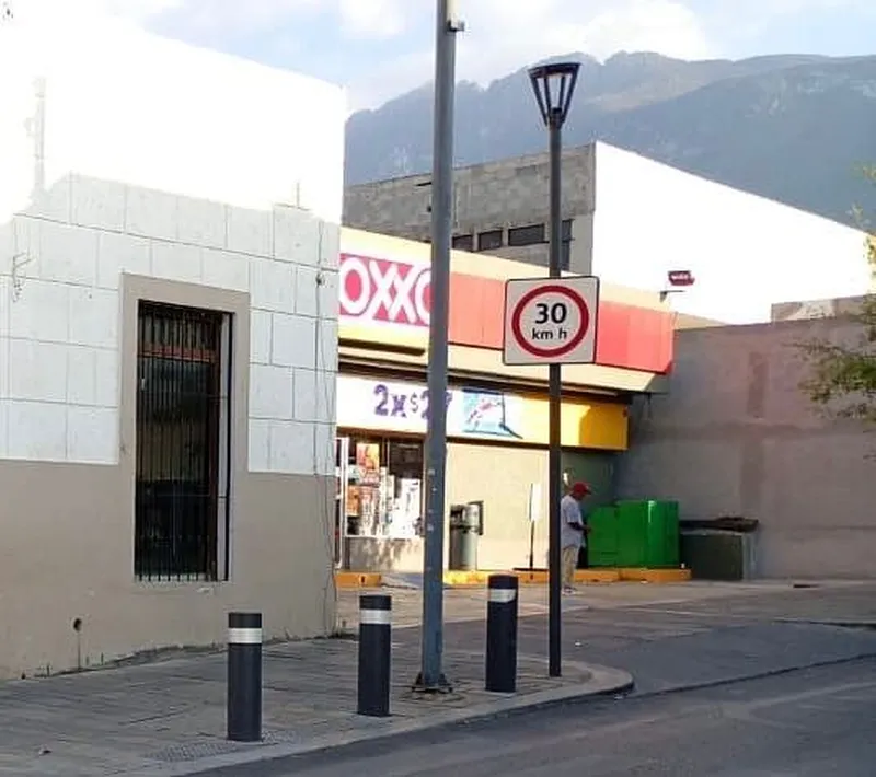 Casa en venta · Zona los Sauces, San Pedro Garza García, Nuevo León Casa en venta · Zona los Sauces, San Pedro Garza García, Nuevo León