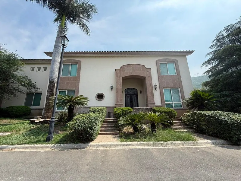 Casa en venta · Portal del Huajuco, Monterrey, Nuevo León