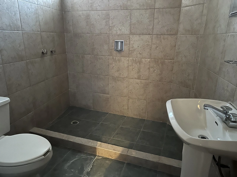 15 Baño secundario.jpg