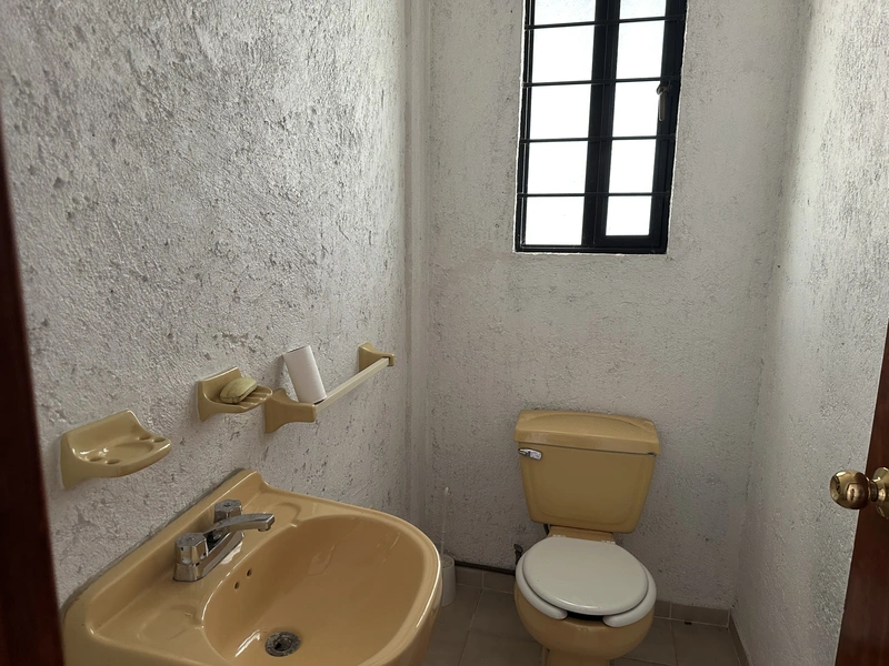 17 Baños salón de fiestas.jpg