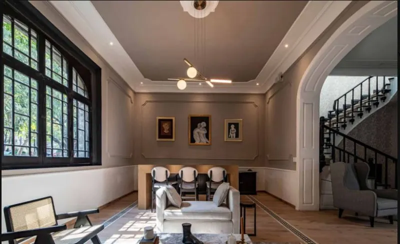 CR35 LOBBY 2.JPG