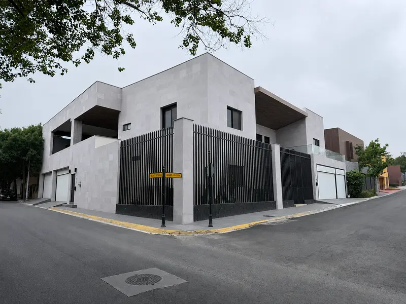 Casa en venta · Valle de Chipinque, San Pedro Garza García, Nuevo León Casa en venta · Valle de Chipinque, San Pedro Garza García, Nuevo León