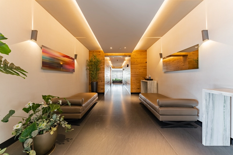 7 Lobby N2.jpg