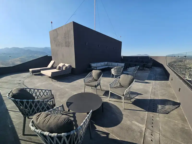 26 Roof Top.jpeg