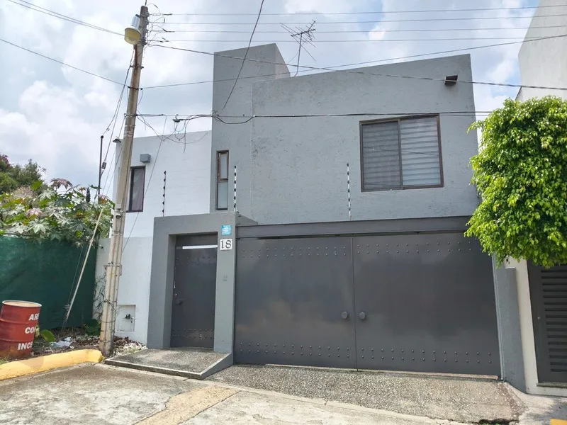 Casa en venta · Jardines de Ahuatlán, Cuernavaca, Morelos