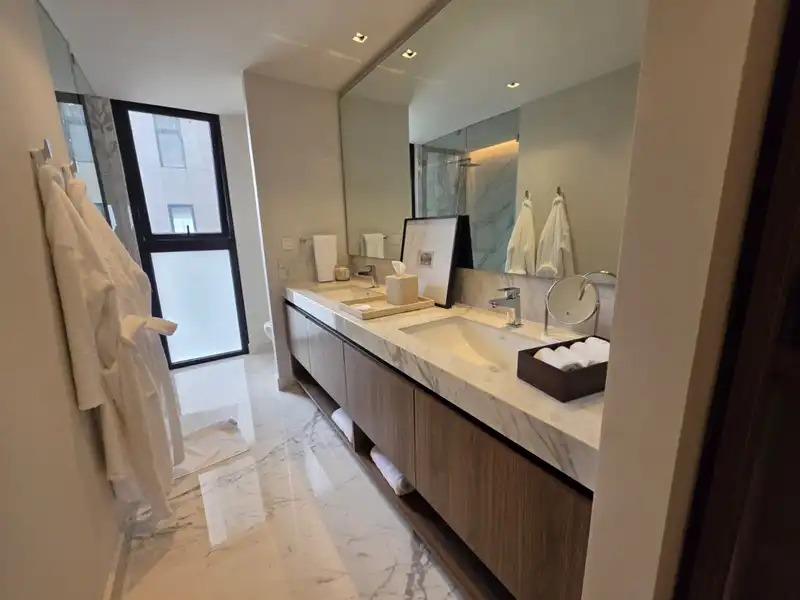 2e0d8bad-3e63-49ef-9da0-9895601e2ef0.jpg
