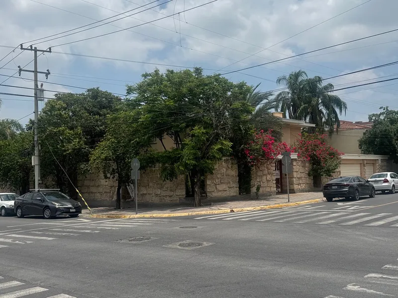 Casa en venta · Del Valle, San Pedro Garza García, Nuevo León Casa en venta · Del Valle, San Pedro Garza García, Nuevo León