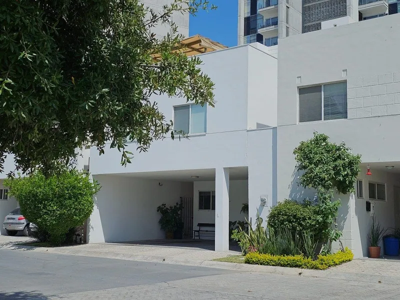 Casa en venta · Ventanas de La Huasteca, Santa Catarina, Nuevo León
