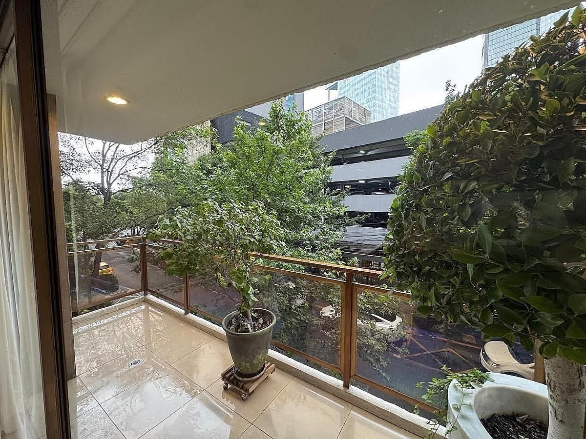 Casa en venta · Lomas de Chapultepec VIII Sección, Lomas de Chapultepec, Chapultepec, Miguel Hidalgo, Ciudad de México Casa en venta · Lomas de Chapultepec VIII Sección, Lomas de Chapultepec, Chapultepec, Miguel Hidalgo, Ciudad de México