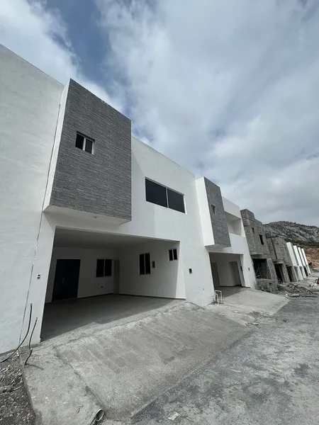 Casa en venta · Cumbres del Valle, Monterrey, Nuevo León