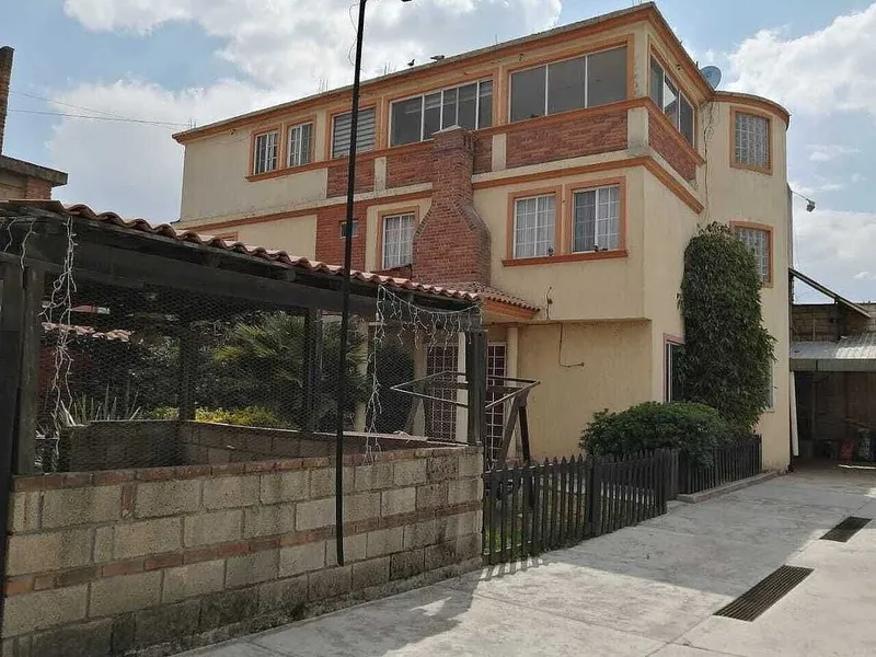 Casa en venta · San Cristóbal Huichochitlán, Toluca, Estado de México