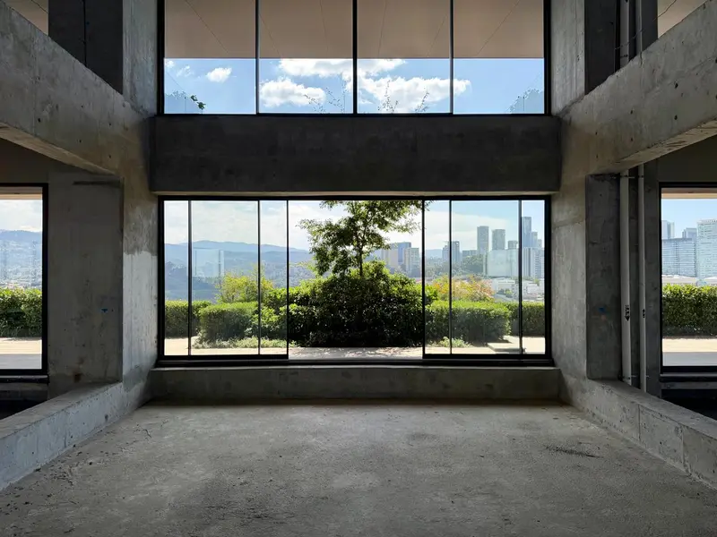 4.INTERIORFRETENDOBLEALTURA.jpg