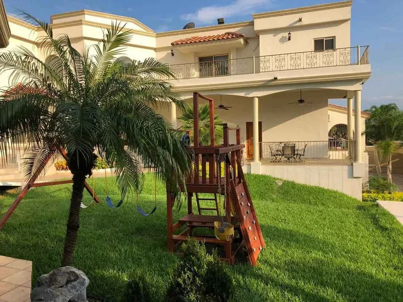Casa en venta · Portal del Huajuco, Monterrey, Nuevo León