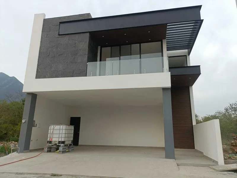 Casa en venta · Yerbaniz, Santiago, Nuevo León Casa en venta · Yerbaniz, Santiago, Nuevo León