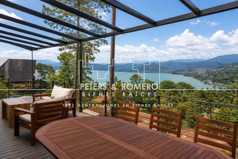Casa en venta · Avándaro, Valle de Bravo, Estado de México Casa en venta · Avándaro, Valle de Bravo, Estado de México