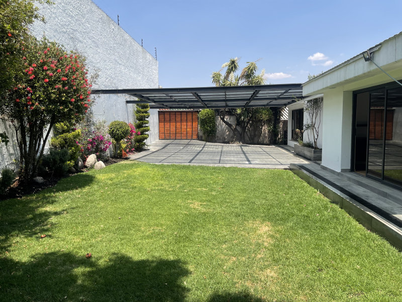 Casa en venta · Ciudad Satélite, Naucalpan de Juárez, Estado de México Casa en venta · Ciudad Satélite, Naucalpan de Juárez, Estado de México
