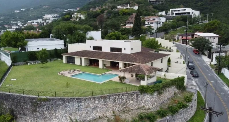 Casa en venta · Jardines Coloniales, San Pedro Garza García, Nuevo León