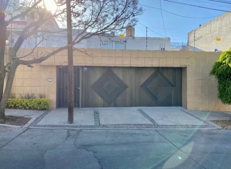 Casa en venta · Lomas de Tecamachalco, Naucalpan de Juárez, Estado de México