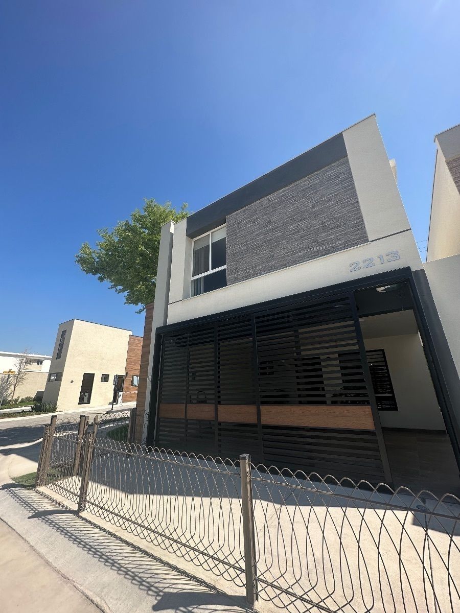Casa en venta · Fontana Residencial, Guadalupe, Nuevo León Casa en venta · Fontana Residencial, Guadalupe, Nuevo León