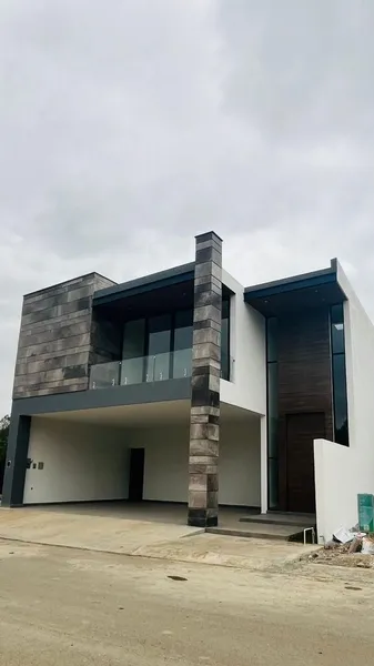 Casa en venta · Yerbaniz, Santiago, Nuevo León