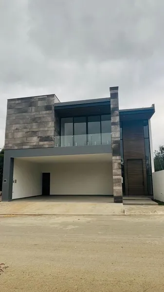 Casa en venta · Yerbaniz, Santiago, Nuevo León