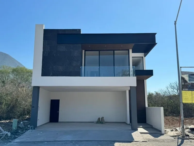 Casa en venta · Yerbaniz, Santiago, Nuevo León Casa en venta · Yerbaniz, Santiago, Nuevo León