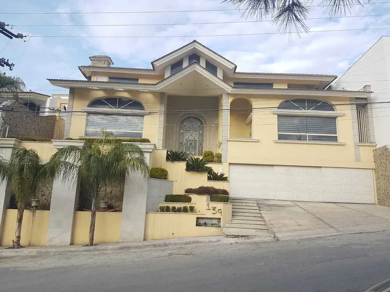 Casa en venta · Colinas de San Jerónimo, Monterrey, Nuevo León Casa en venta · Colinas de San Jerónimo, Monterrey, Nuevo León