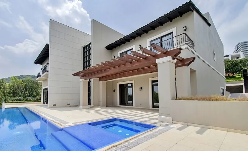 Casa en venta · Bosque Real, Huixquilucan, Estado de México Casa en venta · Bosque Real, Huixquilucan, Estado de México
